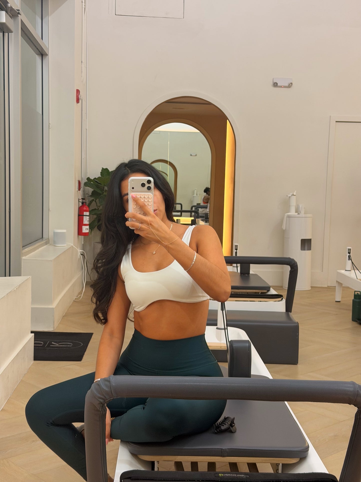 WHITE MID COVERAGE SPORTS BRA