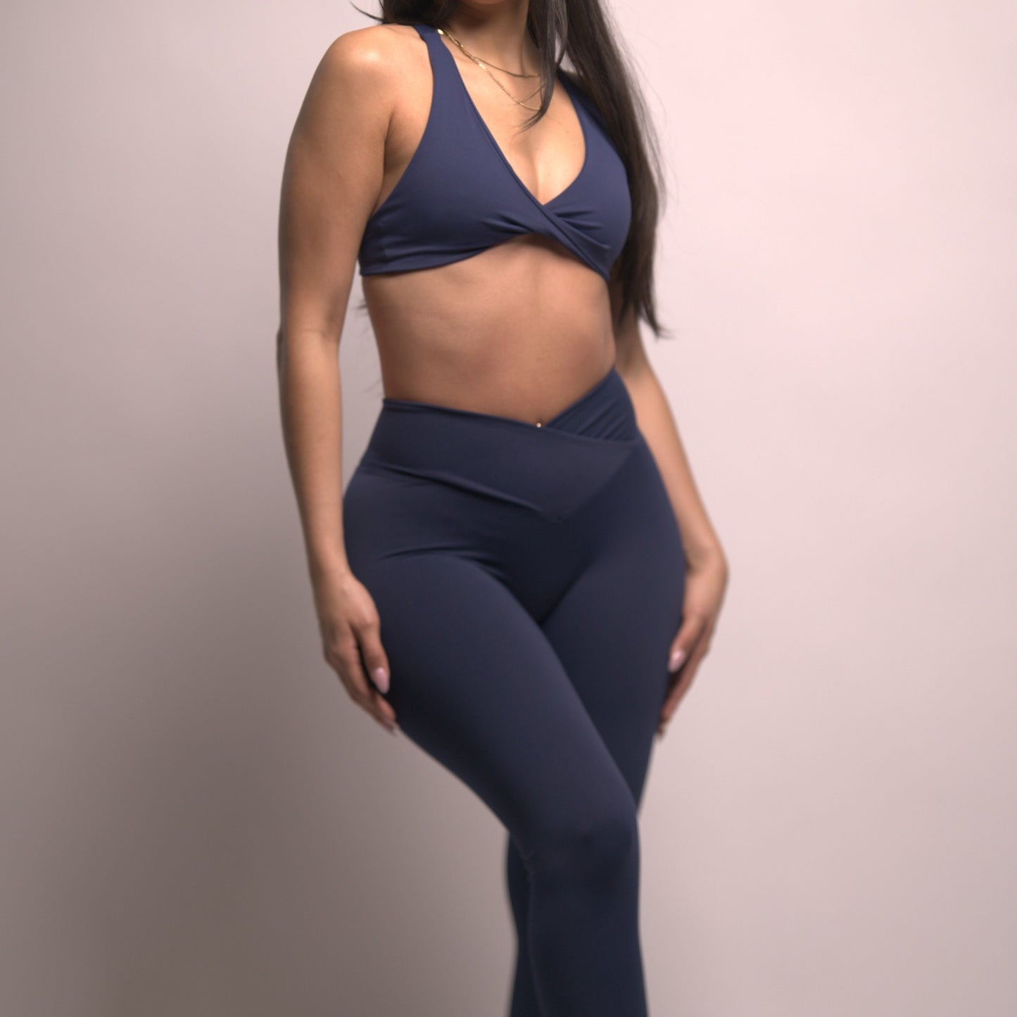 HIGH-WAIST V-SHAPE FITTED LEGGING